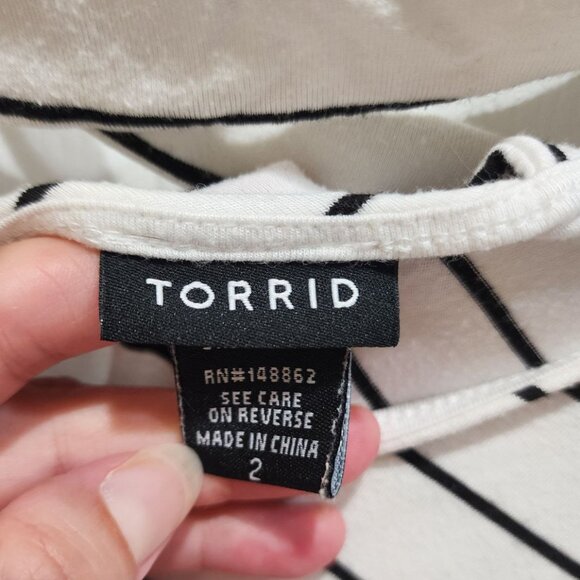 TORRID Top Women's Size 2XL Striped Short Sleeve - Picture 3 of 11